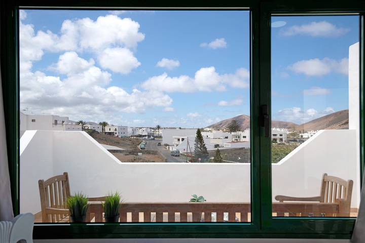 Vacation Home 'San Roque' with Mountain View, Private Terrace and Wi-Fi in Tinajo, Timanfaya National Park