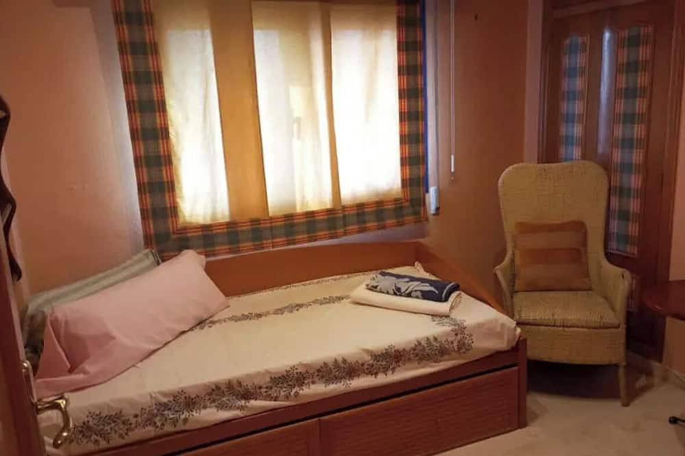 Room in the center of Alicante near the beach. in El Barrio, Alicante