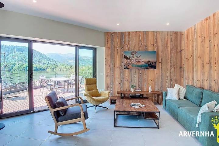 Location de vacances pour 4 personnes, avec terrasse et jacuzzi dans Lac Chambon - 3