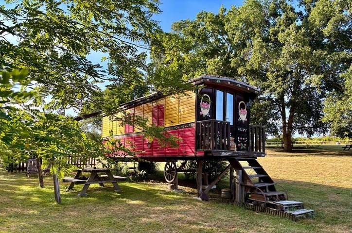 Location de vacances pour 2 personnes, avec Jacuzzi et Terrasse ainsi que Jardin et Piscine à Sigalens
