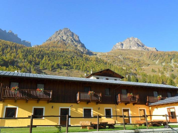 Location de vacances pour 4 personnes, avec jardin ainsi que vue et vue sur le lac à Bionaz
