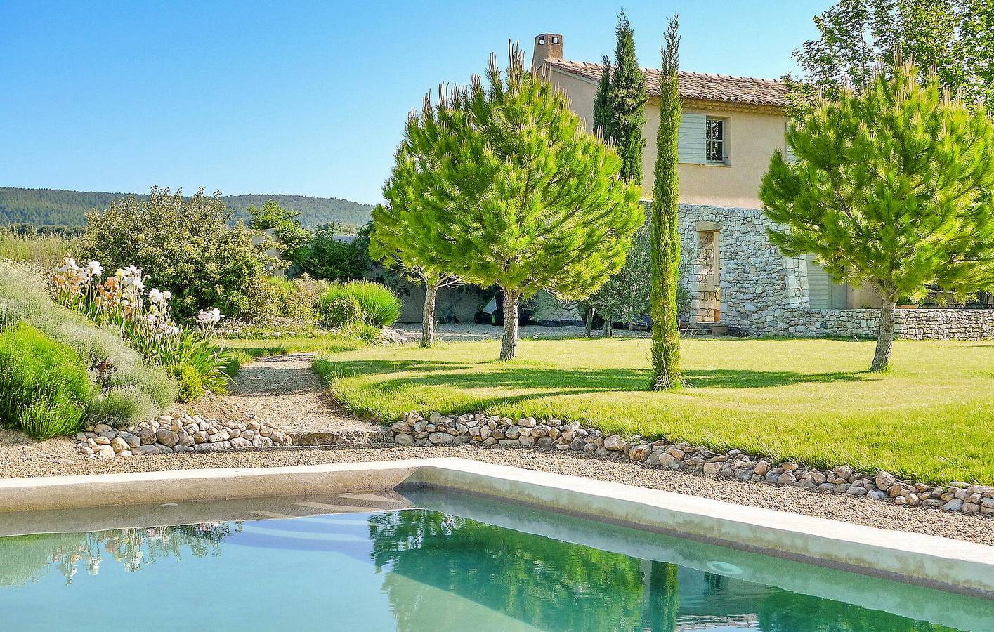 Riverside Retreat : Appartement spacieux avec piscine et Internet in Aix-en-Provence, Région d'Aix-en-Provence