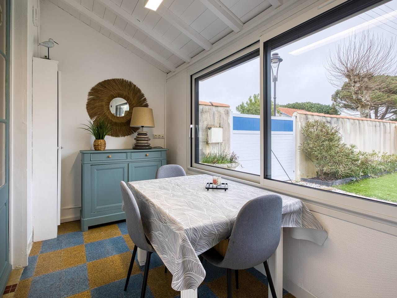 Beachside House with Garden, Parking, & Close to La Rochelle – Sleeps 6 in Châtelaillon-Plage, La Rochelle region