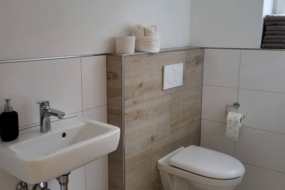 Ganze Wohnung, Moderne, helle Ferienwohnung mit Terrasse, Sauna & Alpakas - Entspannung pur! in Bissendorf, Wiehengebirge