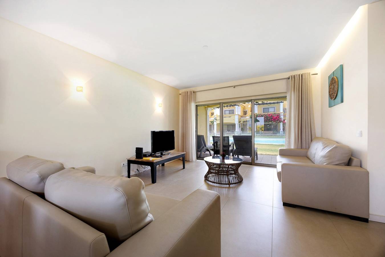 Ferienhaus 'Alecrim Lux Tavira Residence 4M' mit Gemeinschaftspool, Wlan & Klimaanlage in Freguesia da Luz de Tavira, Parque Natural da Ria Formosa
