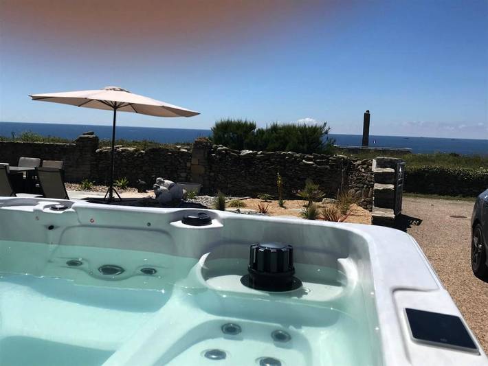 Location de vacances pour 13 personnes, avec Jacuzzi et Terrasse ainsi que Jardin et Sauna dans Abbaye de la Pointe Saint-Mathieu