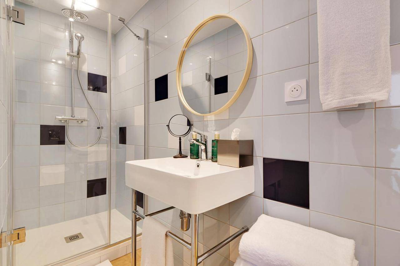 Single Room with Shower in Saint-Ouen, Seine-Saint-Denis