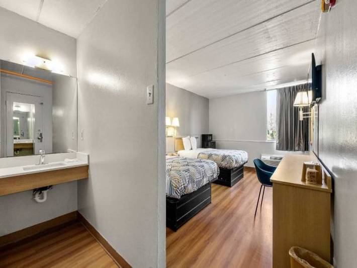 Apartamento entero, 1 cama king size | Bañera con acceso móvil Nsmk Micfridg in Georgia (Estados Unidos)