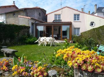 Gîte pour 7 personnes, avec jardin à Les Epesses