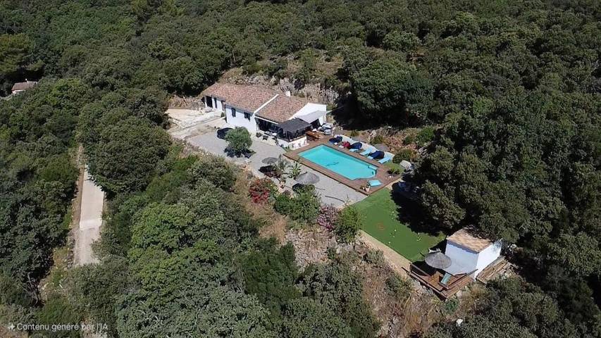 Location de vacances pour 8 personnes, avec terrasse et piscine à Rocbaron - 2