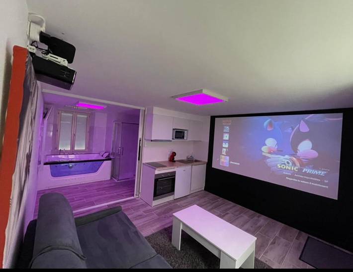 Gîte pour 4 personnes, avec jacuzzi à Charny