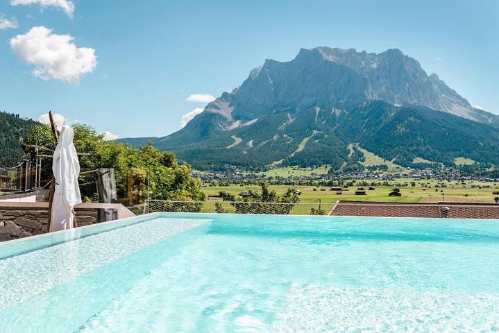 Hotel para 2 personas, con jacuzzi y sauna además de jardín y piscina - 1