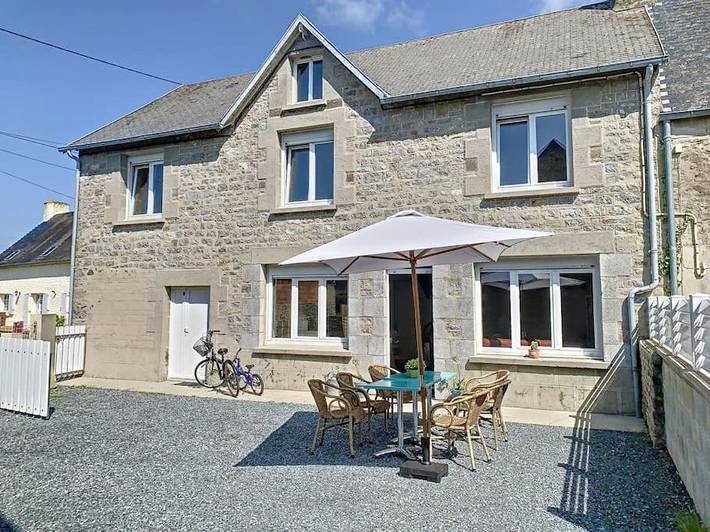 Ferienhaus für 10 Personen, mit Terrasse und Whirlpool sowie Garten in Lingreville