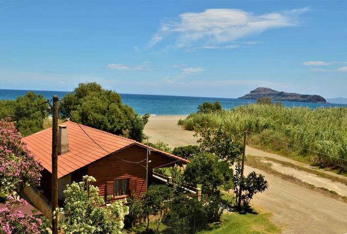 Ferienhaus für 6 Personen, mit Balkon und Terrasse sowie Garten und Ausblick in Gerani