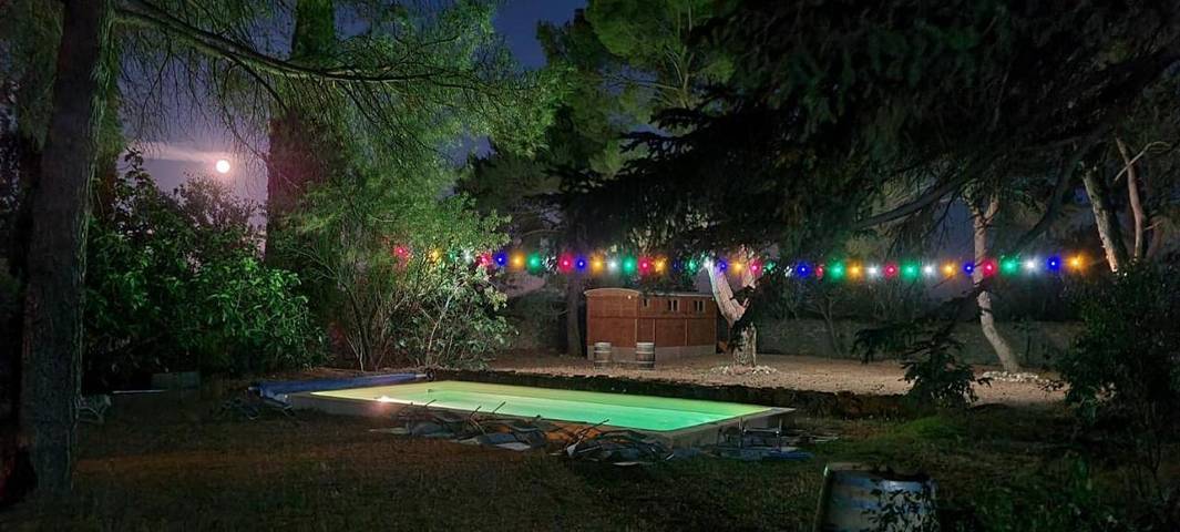 Gîte pour 2 personnes, avec jardin et piscine ainsi que vue et terrasse à Trausse - 2