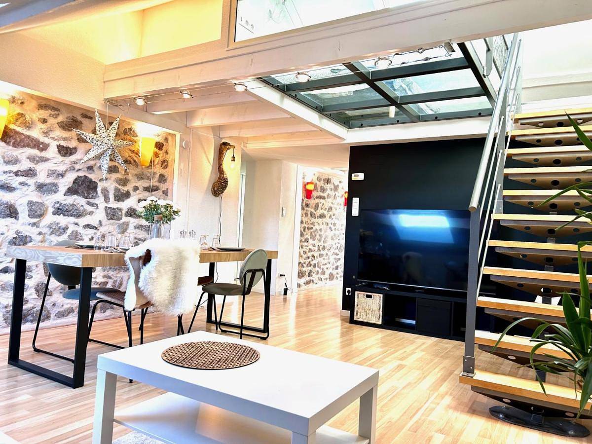Appartement entier, One-Bedroom Apartment in Le Thillot, Région d'Épinal