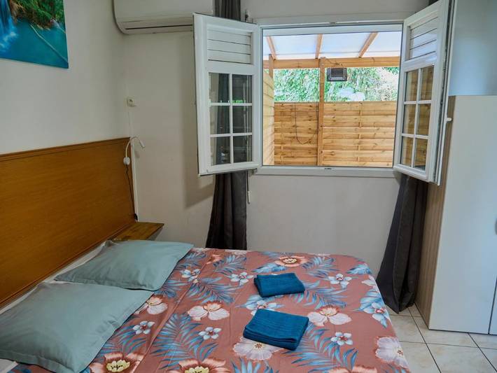 Appartement de vacances pour 2 personnes, avec jardin ainsi que jacuzzi et piscine