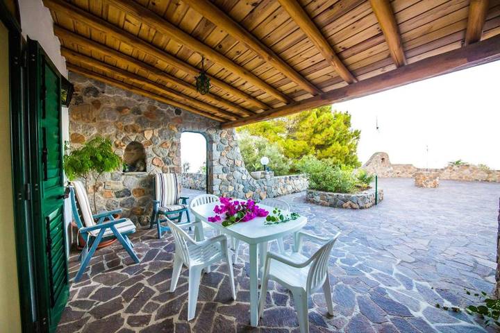 Ferienhaus für 8 Personen, mit Terrasse und Garten sowie Ausblick in Lipari