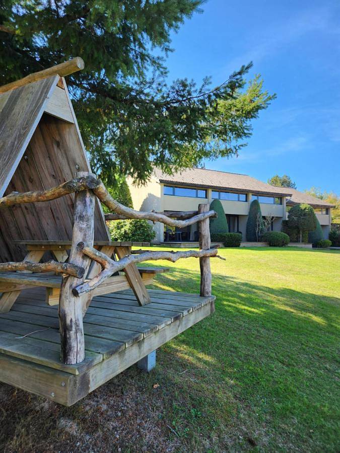 Parc de vacances pour 6 personnes, avec jardin et vue, adapté aux familles à Le Chambon-sur-Lignon - 3