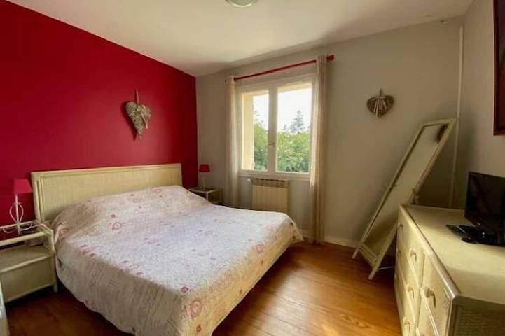 Location de vacances pour 8 personnes, avec piscine et jardin à Sainte-Foy-la-Longue - 3