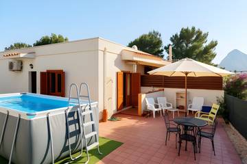 Location de vacances pour 7 personnes, avec jardin dans Macari