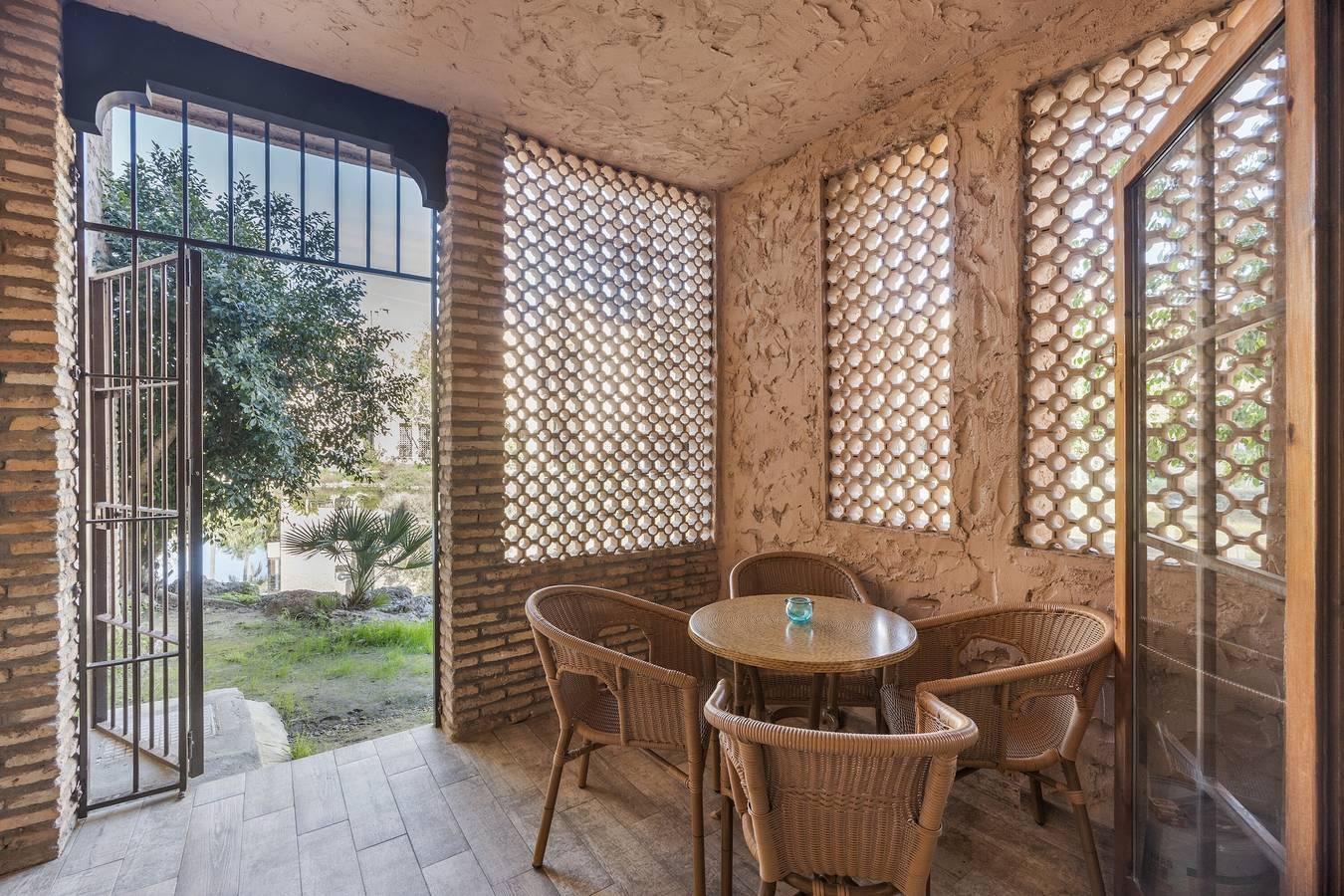 Casa Vacacional 'A Waterfront Townhouse' con Balcón, Wi-Fi y Aire Acondicionado in San Fernando, Costa de la Luz