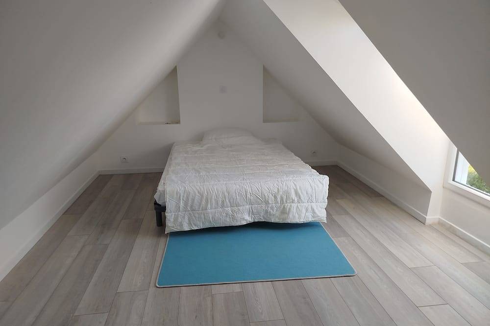 House in the heart of Ile Grande in Île-Grande, Rosa Granitküste