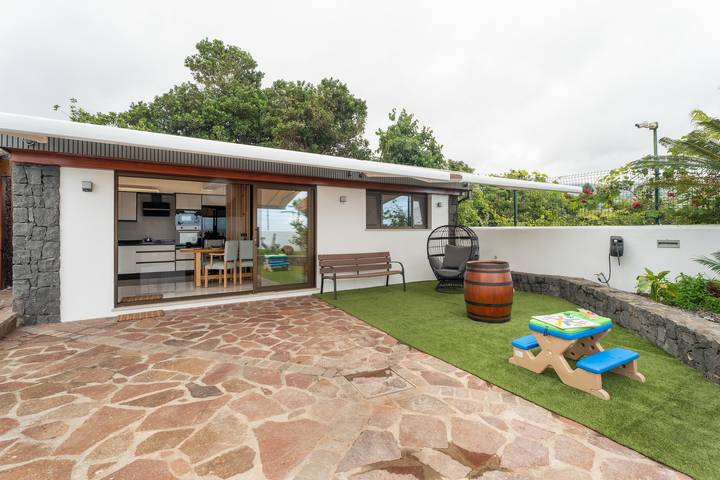 Apartamento entero, Vacaciones 'Vista Teide' con vistas al mar, Wi-Fi y aire acondicionado in Adelantado, Tacoronte