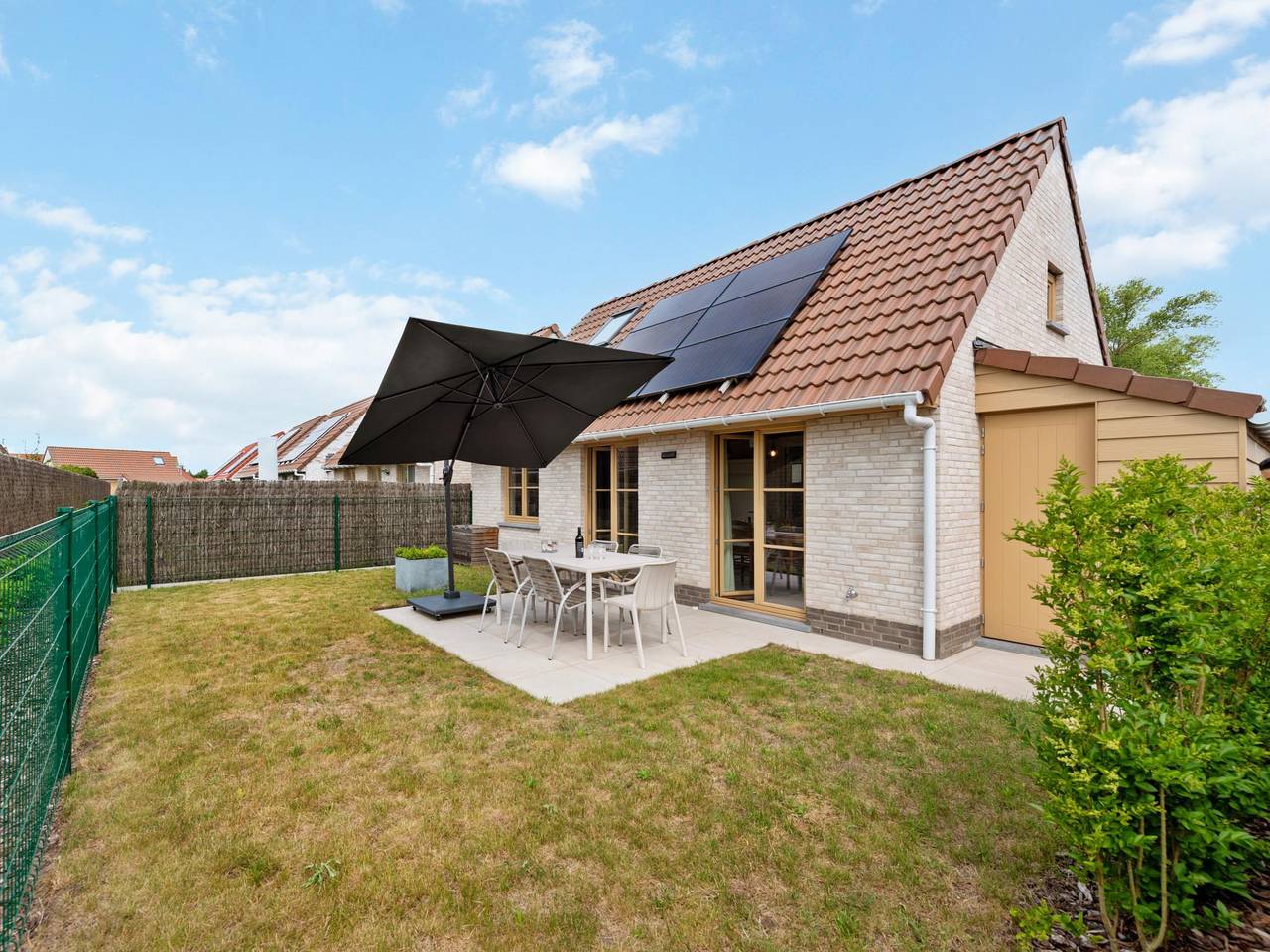 Fischerhaus im Westhinder-Park nahe dem Meer in Oostduinkerke, Koksijde