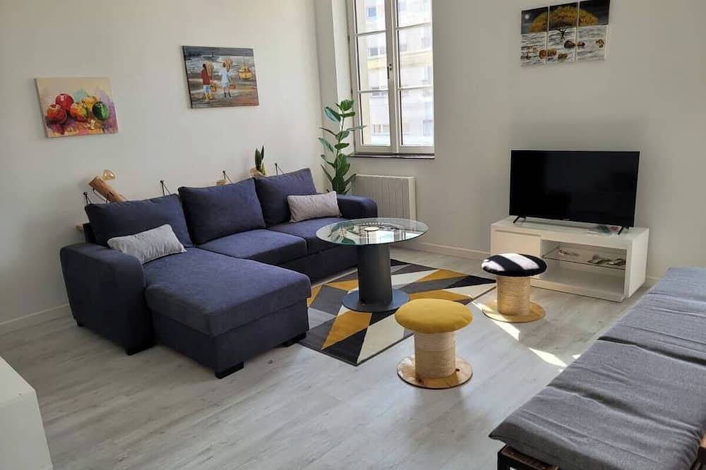 Appartement entier, Appartement centre ville avec 200 m2 de terrain in Château-Gontier-sur-Mayenne, Mayenne