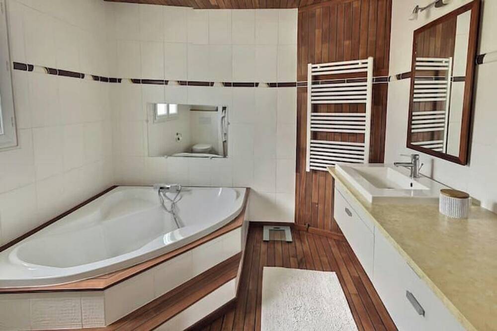 4-bedroom house with pool and jacuzzi in Vallet, Nantes region