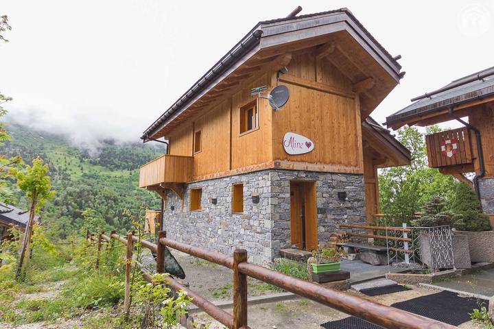 Chalet pour 10 personnes, avec sauna ainsi que terrasse et jacuzzi à Les Allues