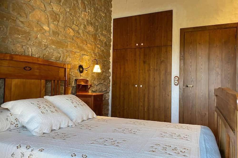 Cal Serra-Rural house in Artesa de Segre, Noguera