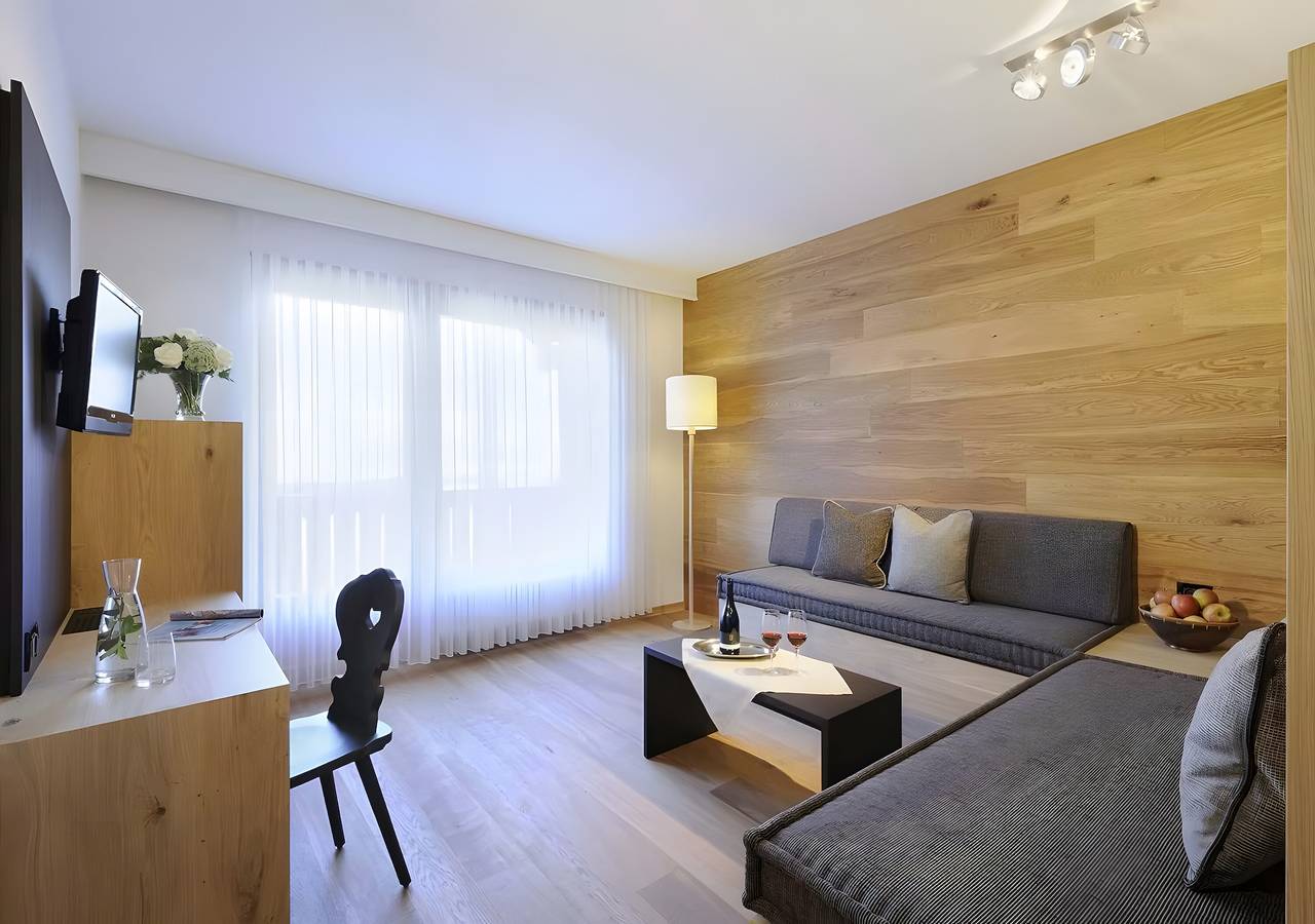 Camera 'Pazeider Suite Meranblick 307' con vista montagna, Wi-Fi e aria condizionata in Marlengo, Gruppo Ortles-Cevedale