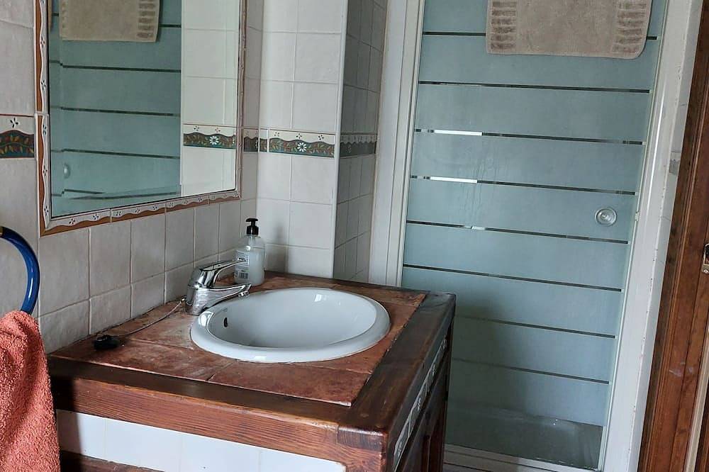 Self catering La Cuadra de la Tila for 2 or 4 people in Roscales de la Peña, Castrejón de la Peña