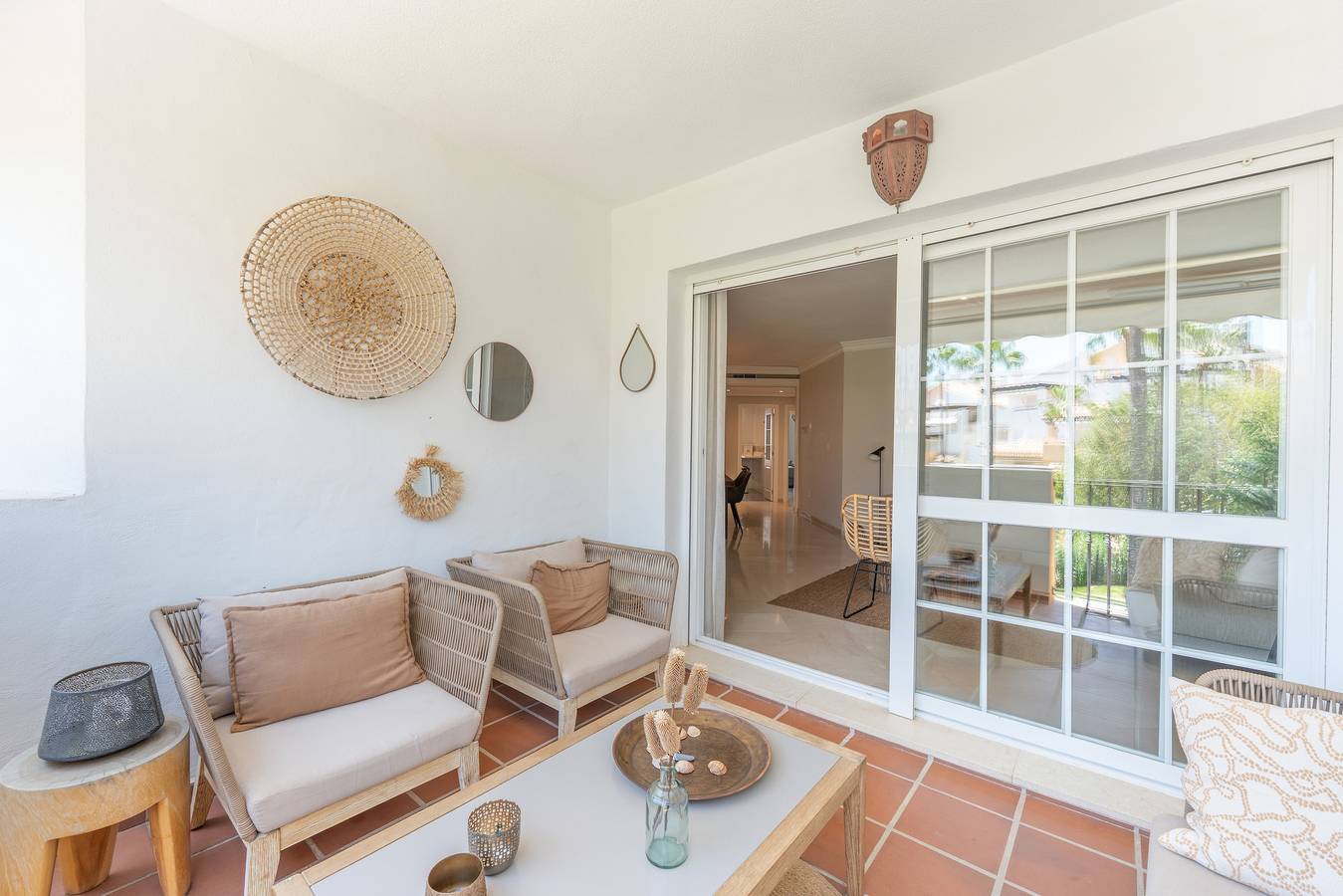 Holiday Home 'Beautiful and Bright Beach Home' with Wi-Fi and Air Conditioning in Las Chapas, Marbella
