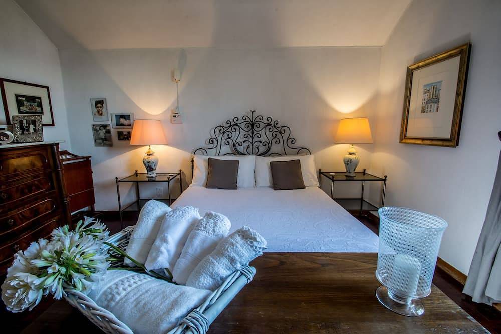 Erstaunlich Lage direkt am Strand, direkter Zugang zum See, Privatstrand, in der Nähe von Rom in Bracciano, Braccianosee
