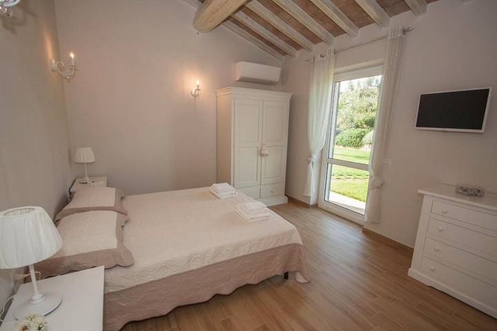 Agriturismo per 5 persone, con Terrazza e Giardino nonché Piscina e Panorama a Montalto di Castro