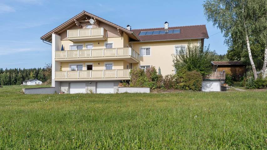 Ferienwohnung für 5 Personen, mit Garten und Balkon in Viechtach