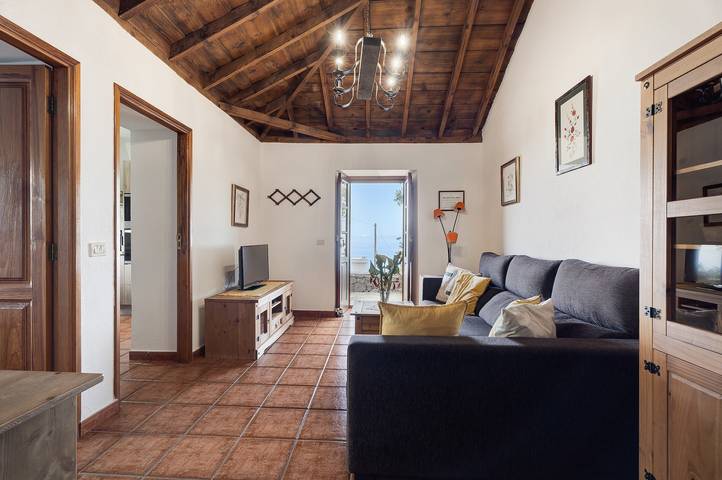 Casa de vacaciones 'El Naranjo Viejo' con vistas al mar, Wi-Fi y aire acondicionado in Tijarafe, La Palma Norte