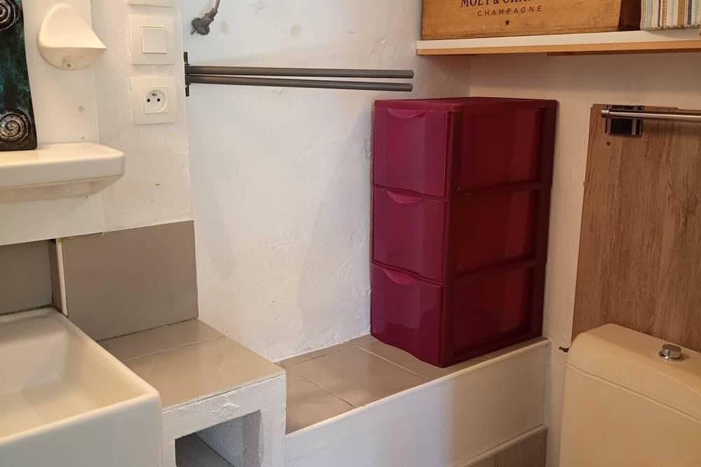 Appartement entier, Studio voûté, terrasse et jaccusy in Yzeron, Lyon et ses environs