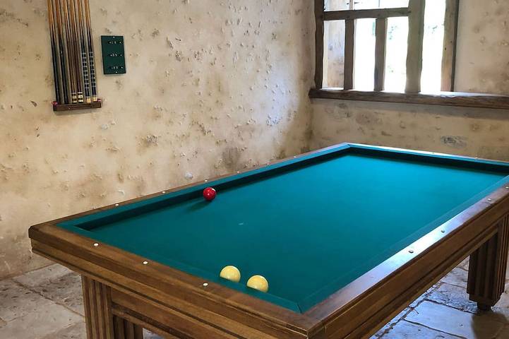 Gîte charmant avec piscine chauffée, tennis et jardin près de Beaumont-sur-Sarthe in Maresché, Sarthe