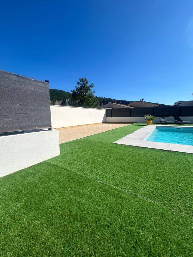 Location de vacances pour 6 personnes, avec piscine ainsi que vue et jardin à Les Mées - 3
