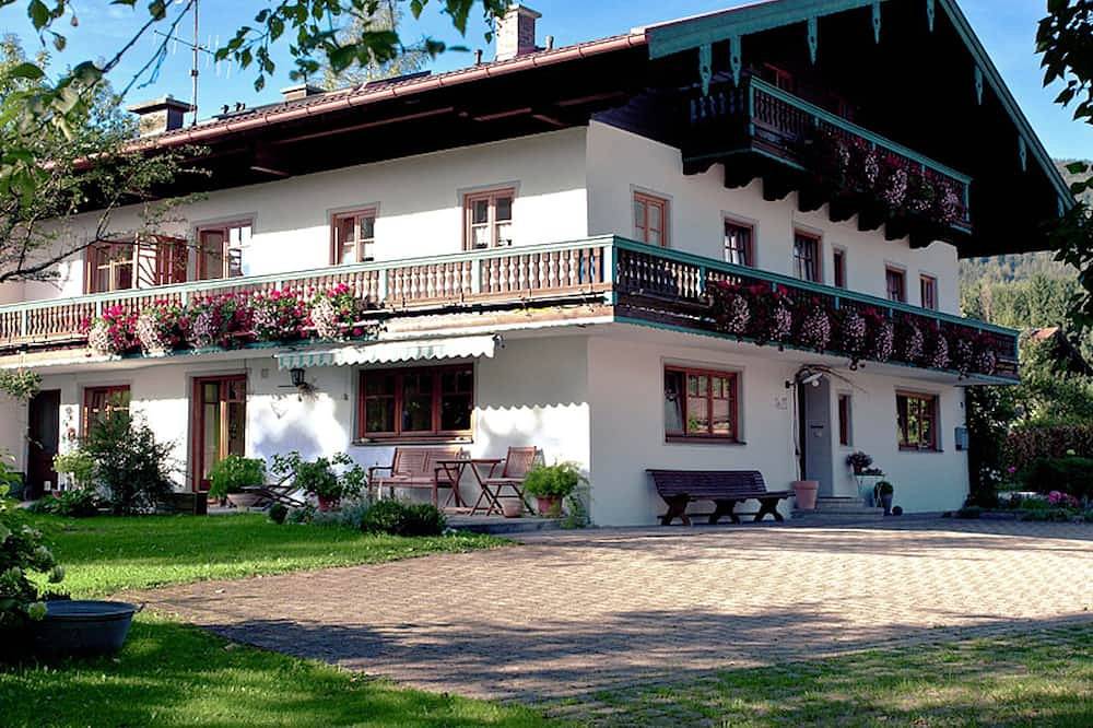 Ganze Wohnung, Ferienwohnung für 4 Personen mit Balkon, 2 Schlafzimmer, 70 m² in Inzell, Bayerische Alpen