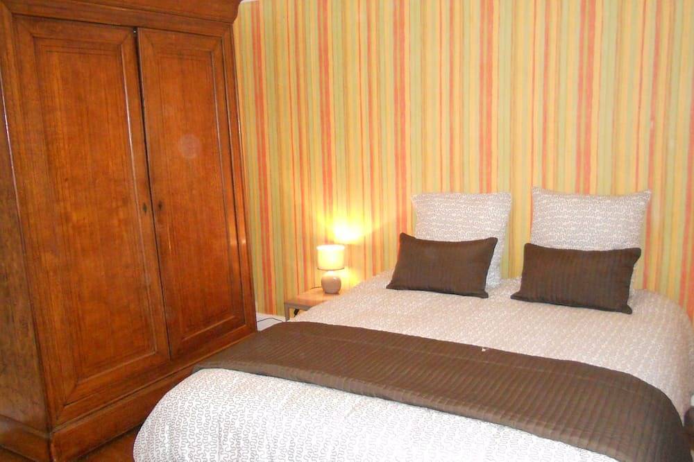 Appartement entier, Appartement F3: 85 m2 avec 2 chambres, Salon, Cuisine, Salle de bain... in Domfront, Parc naturel régional Normandie-Maine