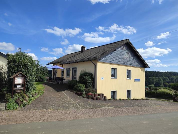 Ferienwohnung für 3 Personen, mit Terrasse und Garten in Mützenich