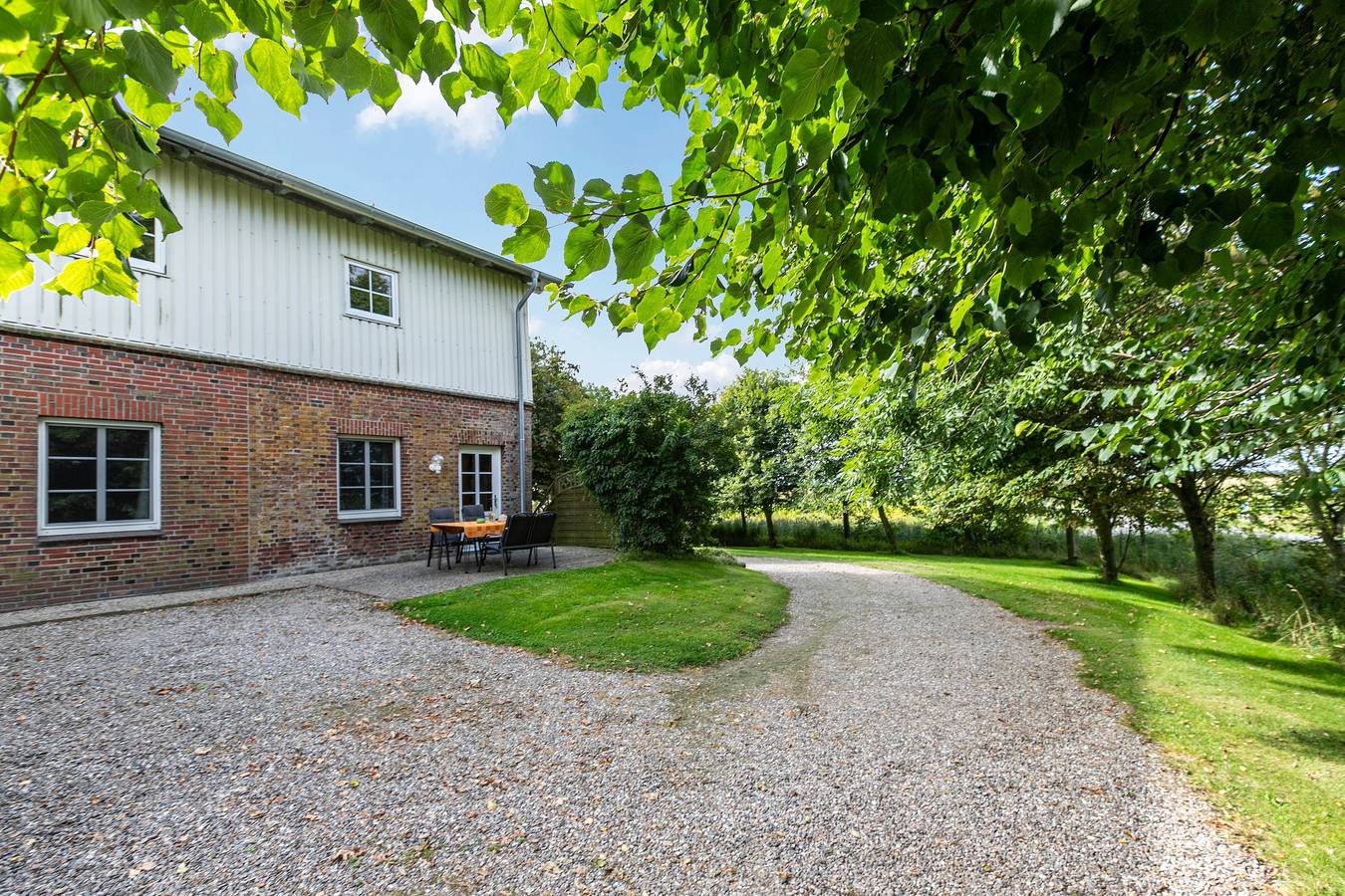 Ganze Wohnung, Ferienwohnung 'Lüttmoor' mit Privatterrasse, Gemeinschaftsgarten und Wi-Fi in Nordstrand (Gemeinde), Nordseeküste