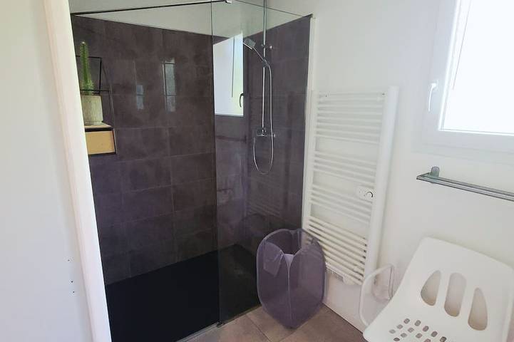 🌿 Gîte familial climatisé en Ardèche – 5 à 7 personnes – tout équipé bébé 🌿 in Saint-Étienne-de-Fontbellon, Ardèche