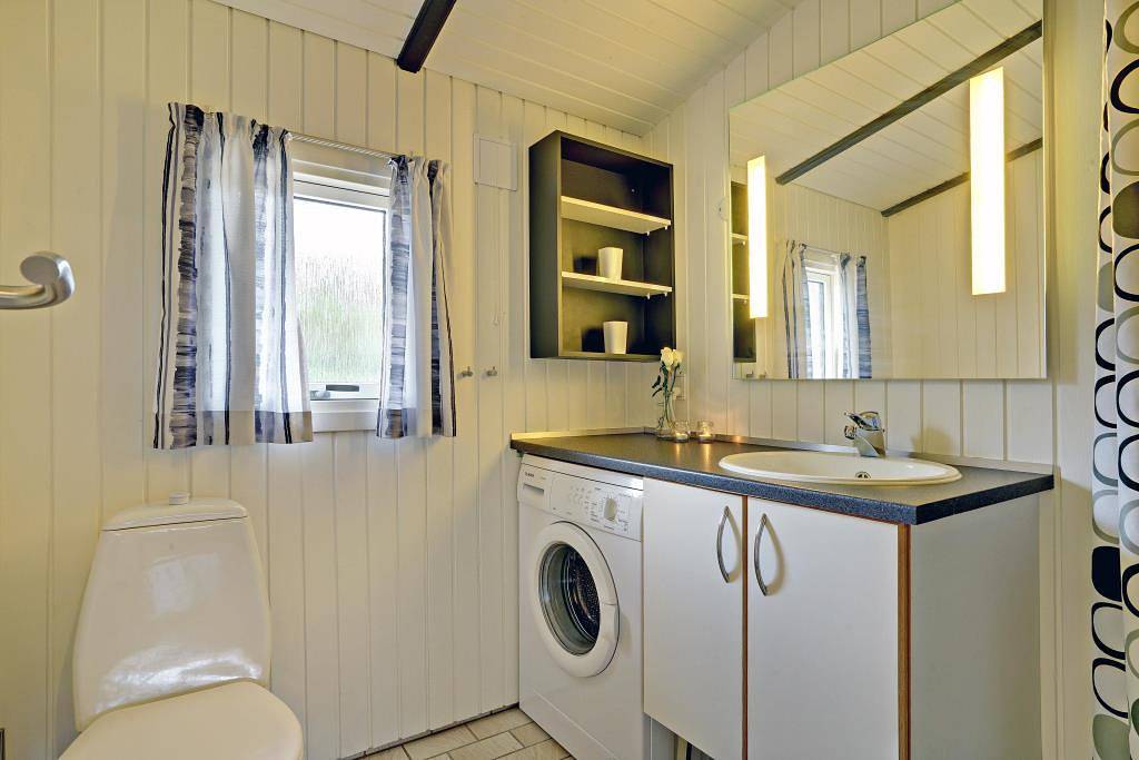 Charmantes und ggepflegtes Ferienhaus mit Wintergarten – naturnah gelegen, in der Nähe von Golfplatz, Mtb-Strecken und der Blåbjerg Plantage in Henne, Filsø See