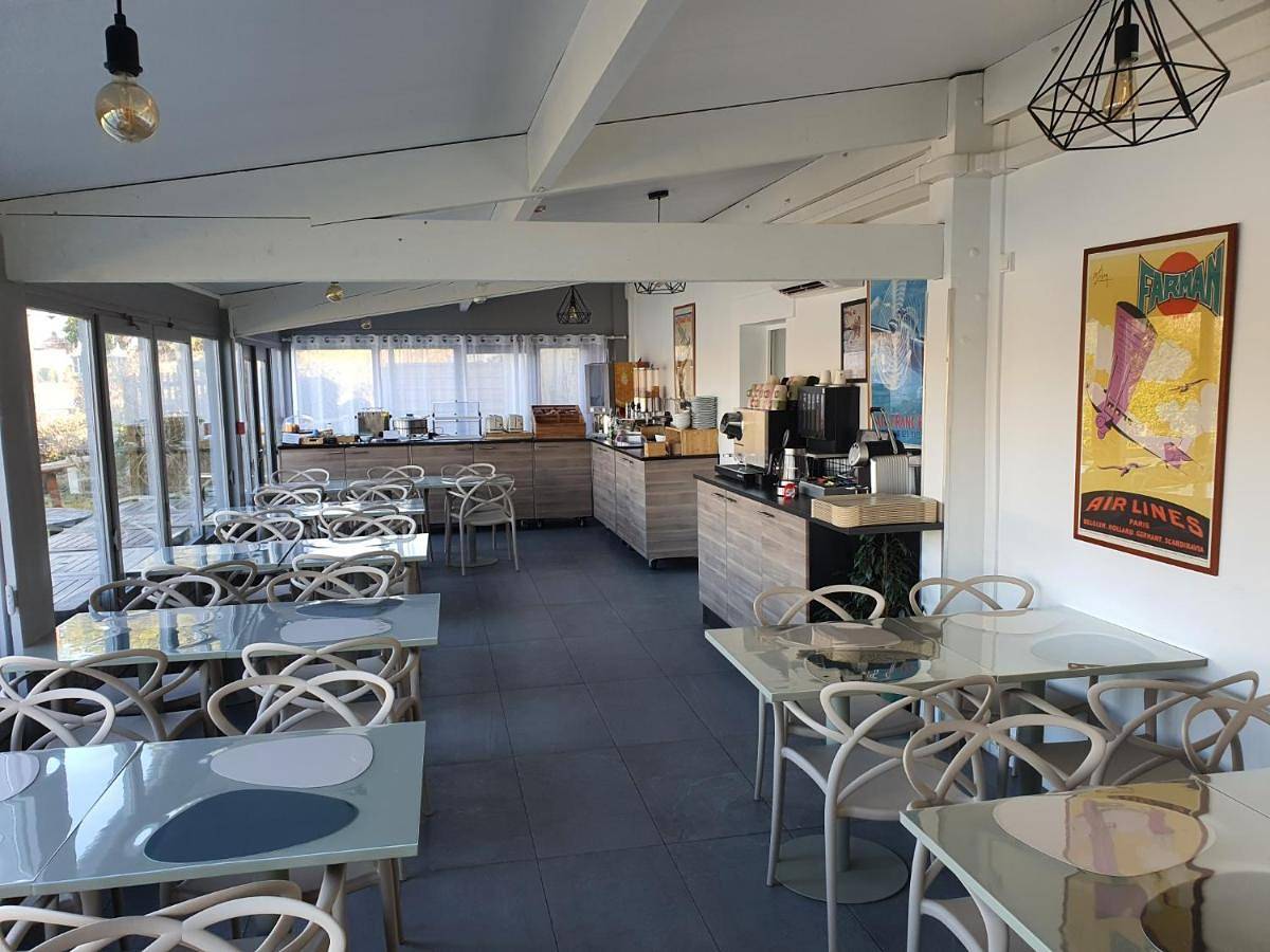 Logis - Hôtel & Restaurant des Lacs Paris Sud in Viry-Châtillon, Essonne